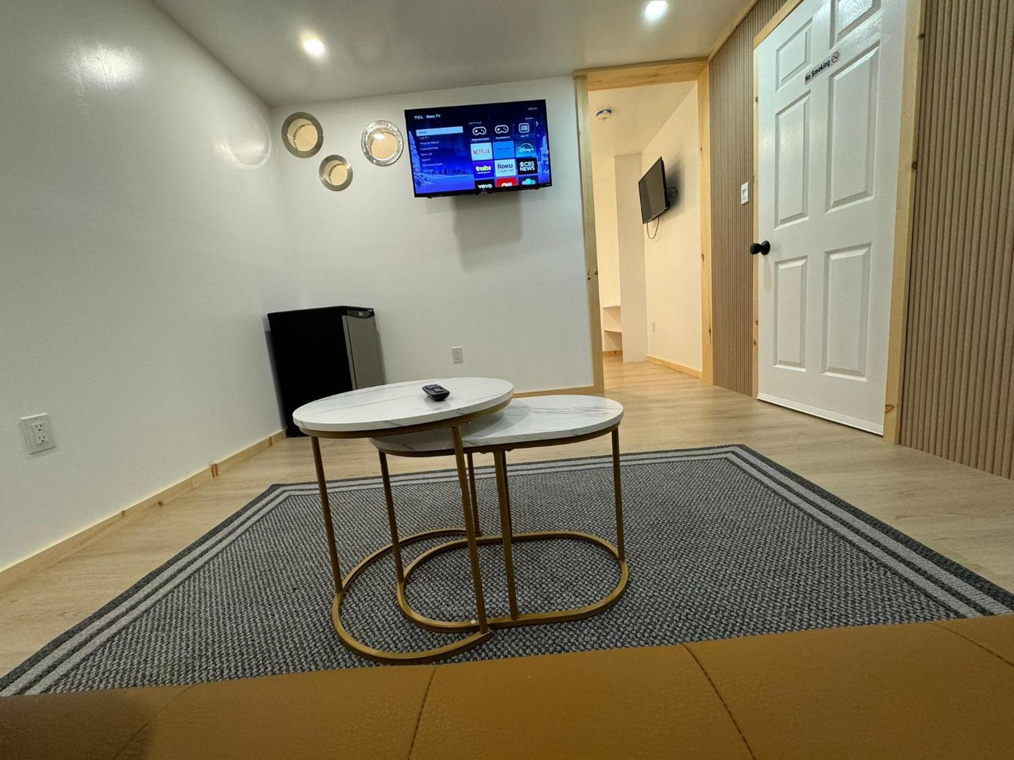Private Entrance, Private Bathroom, Bedroom And Workspace Ottawa Exteriör bild