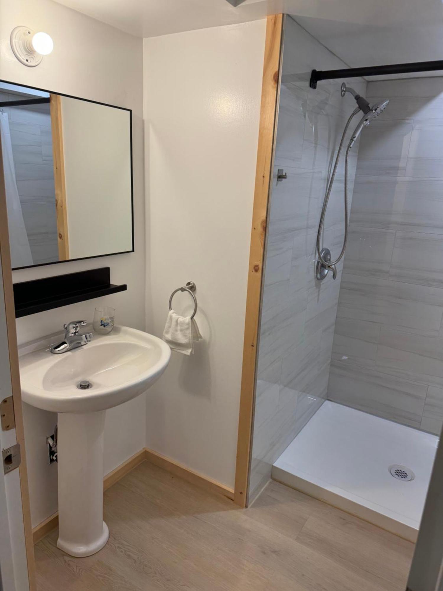 Private Entrance, Private Bathroom, Bedroom And Workspace Ottawa Exteriör bild