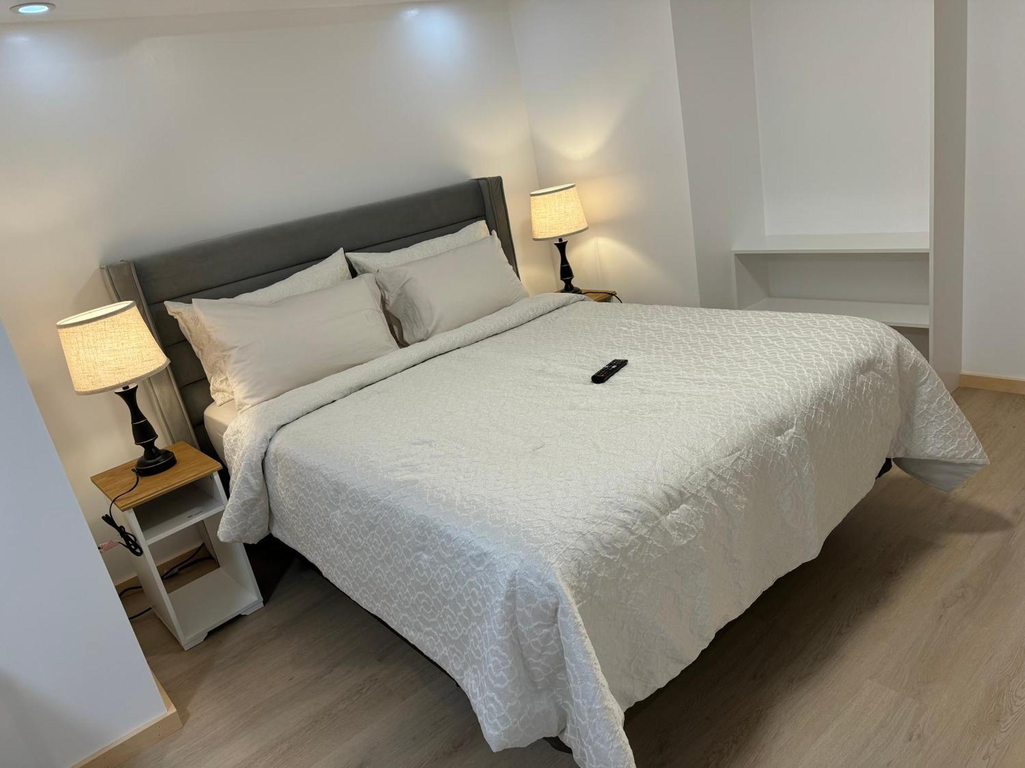 Private Entrance, Private Bathroom, Bedroom And Workspace Ottawa Exteriör bild