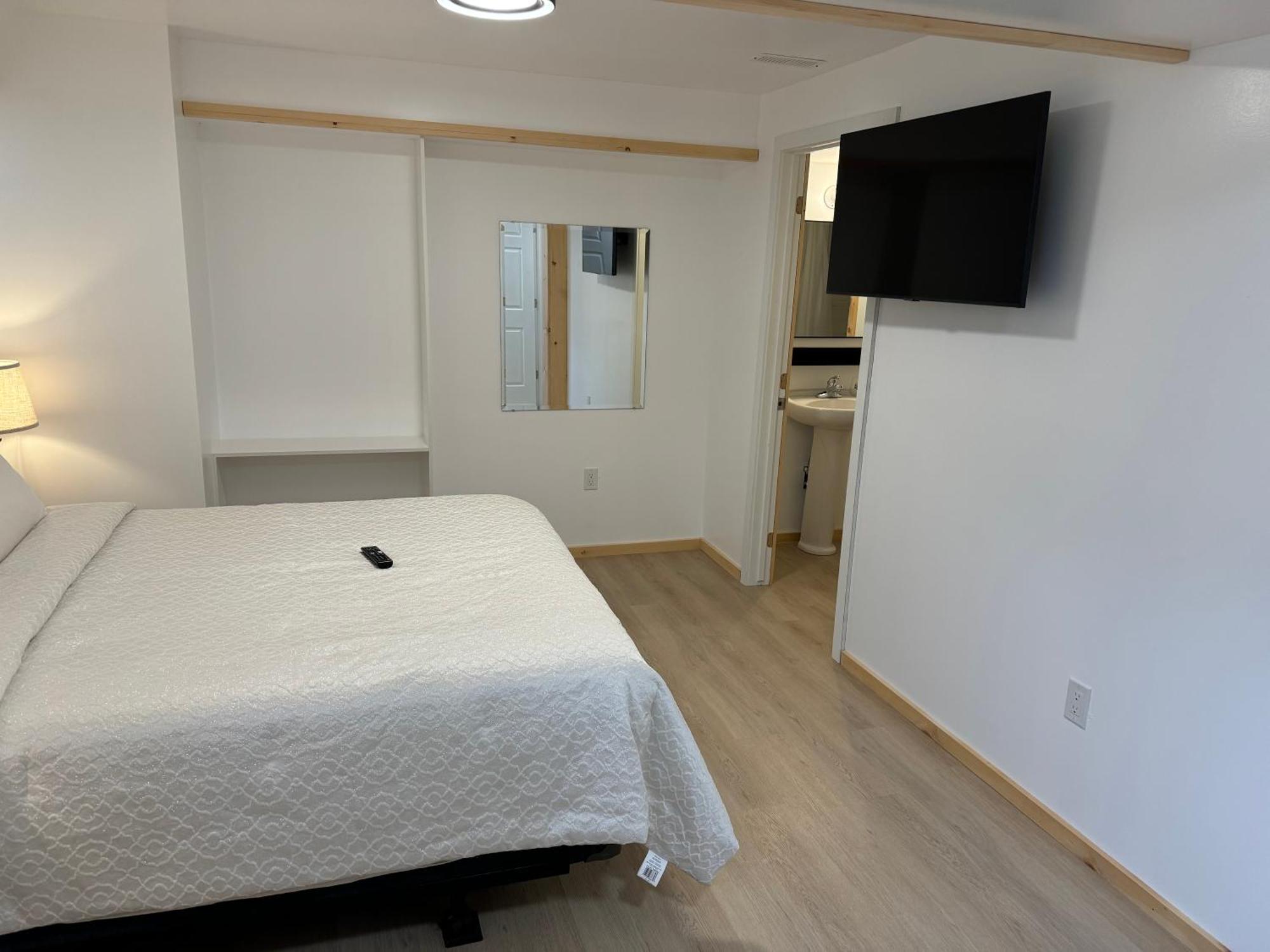 Private Entrance, Private Bathroom, Bedroom And Workspace Ottawa Exteriör bild