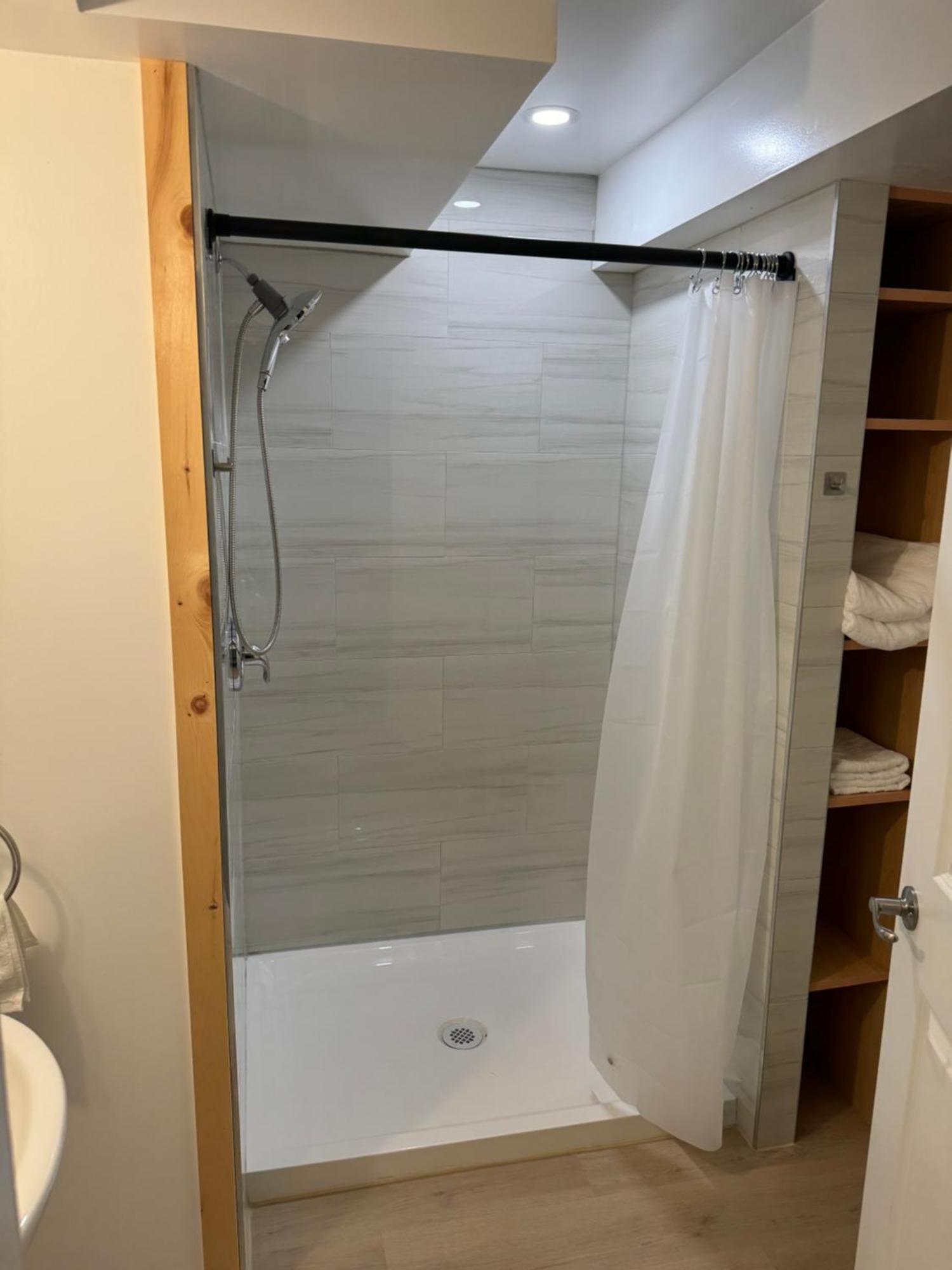 Private Entrance, Private Bathroom, Bedroom And Workspace Ottawa Exteriör bild