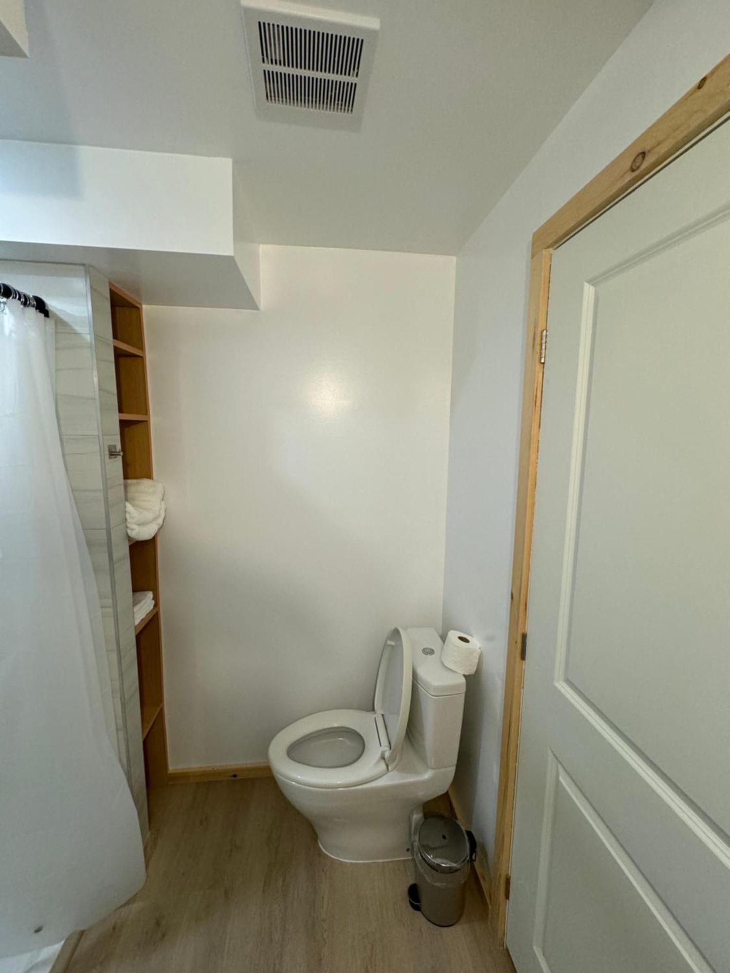 Private Entrance, Private Bathroom, Bedroom And Workspace Ottawa Exteriör bild