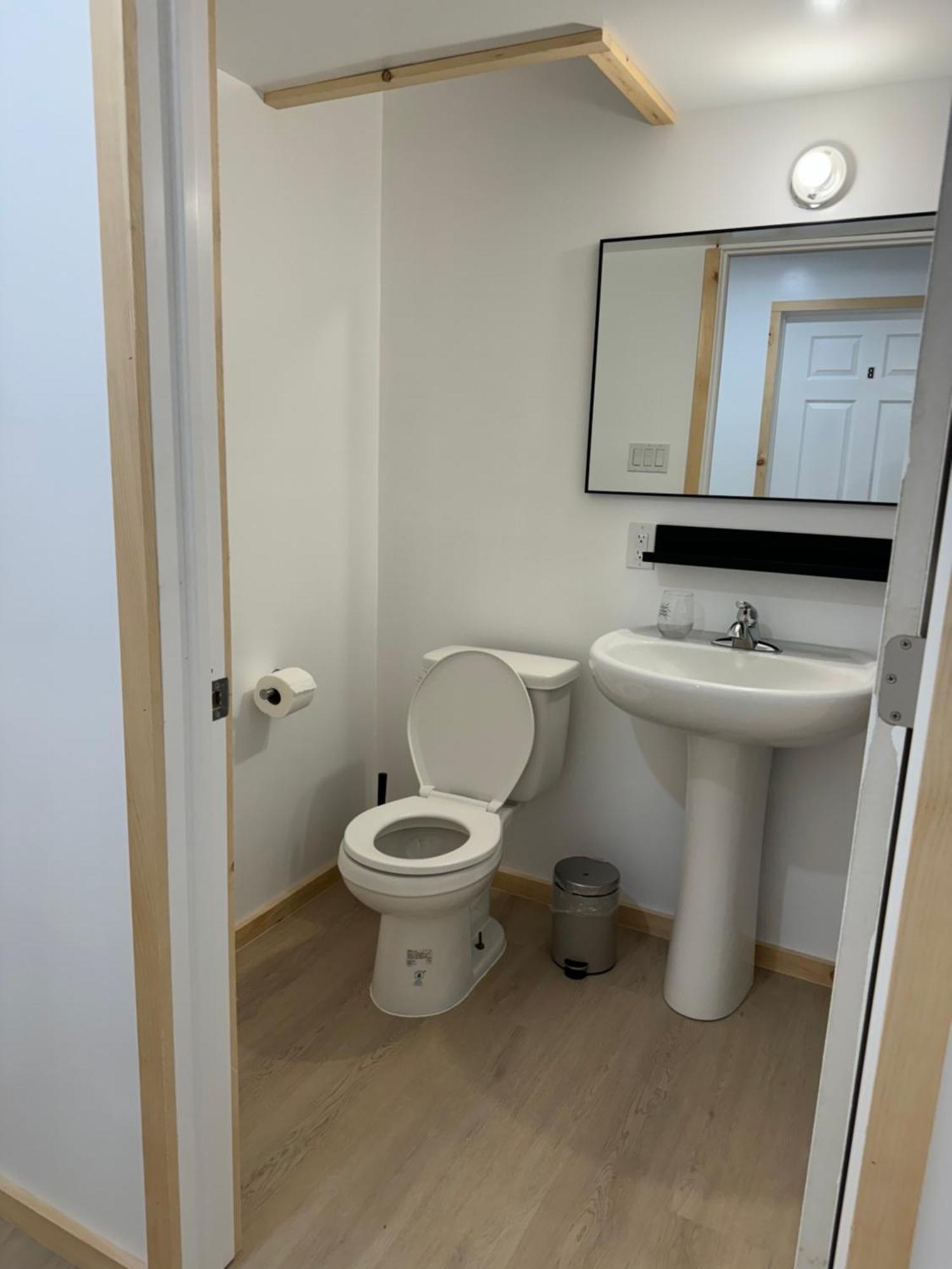 Private Entrance, Private Bathroom, Bedroom And Workspace Ottawa Exteriör bild