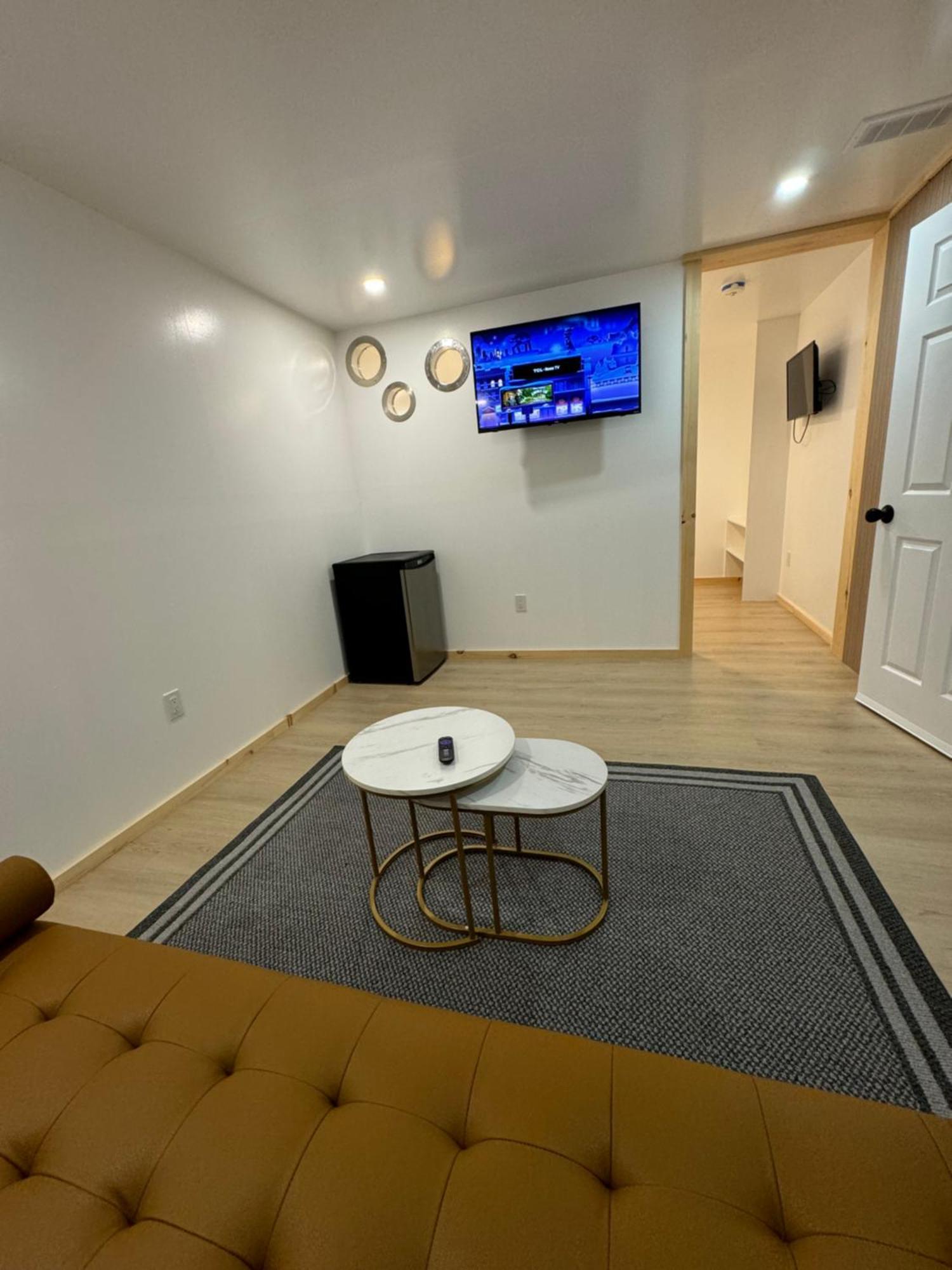 Private Entrance, Private Bathroom, Bedroom And Workspace Ottawa Exteriör bild